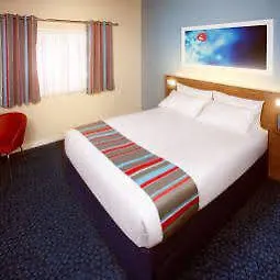 Travelodge Lakeside Hotel